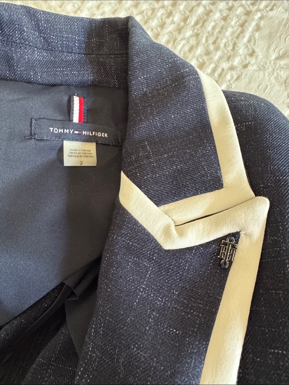 Tommy Hilfiger Women’s Navy Blazer with White Trim - Classic Tailored Jacket - Picture 6 of 6